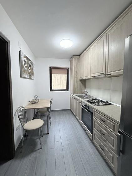 De inchiriat apartament 3 camere - 6