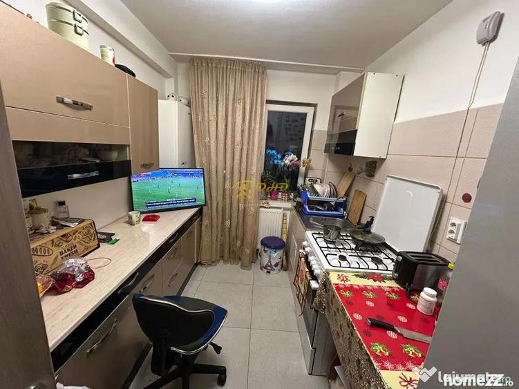 Apartament cu 3 camere decomandat în Podul de Piatră