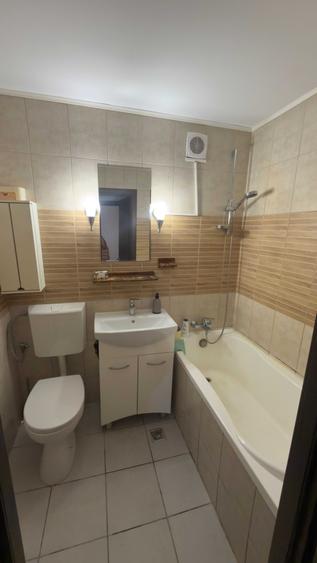 Apartament cu 3 camere decomandat în Exterior Vest