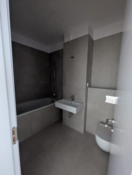 Apartament cu 2 camere decomandat în Petricani