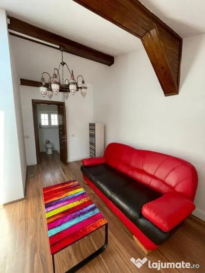 Casă cu 7 camere cu Teren 180 Mp în Parcul Carol