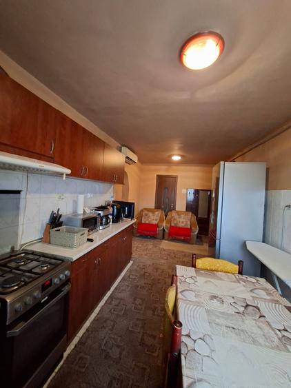 Apartament cu 3 camere în Progresul