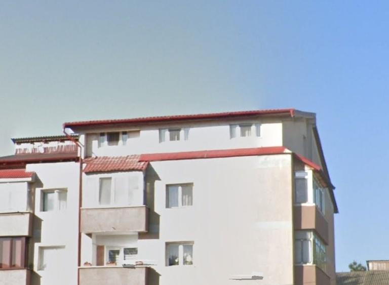 Apartament cu 4 camere decomandat în Exterior Vest