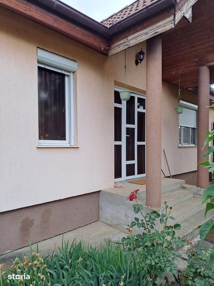 Casă cu 4 camere cu Teren 500 Mp în Central