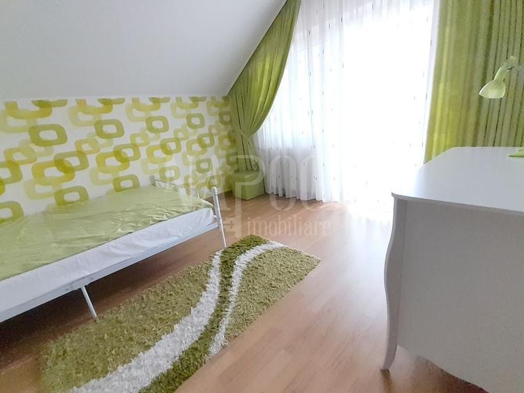 Casă individuală cu 6 camere cu Canalizare în Sânmartin