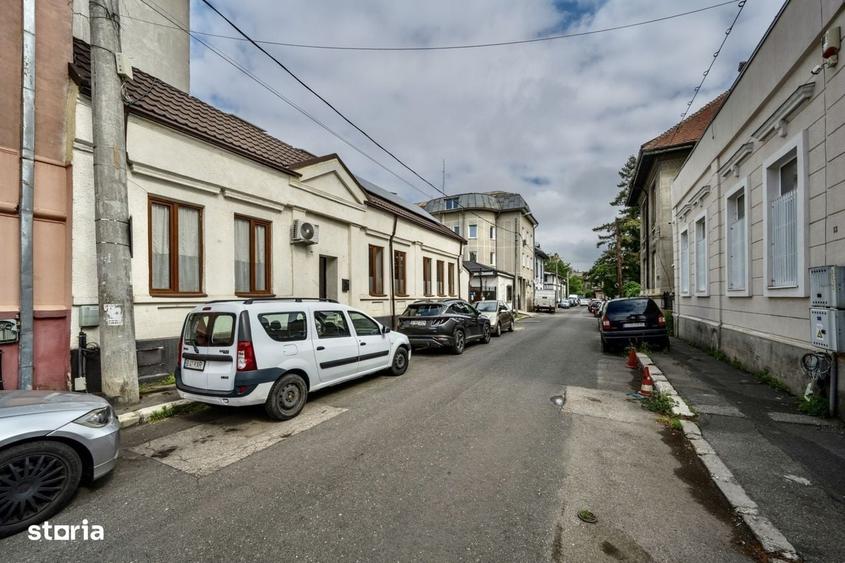 Casă cu 4 camere în Central