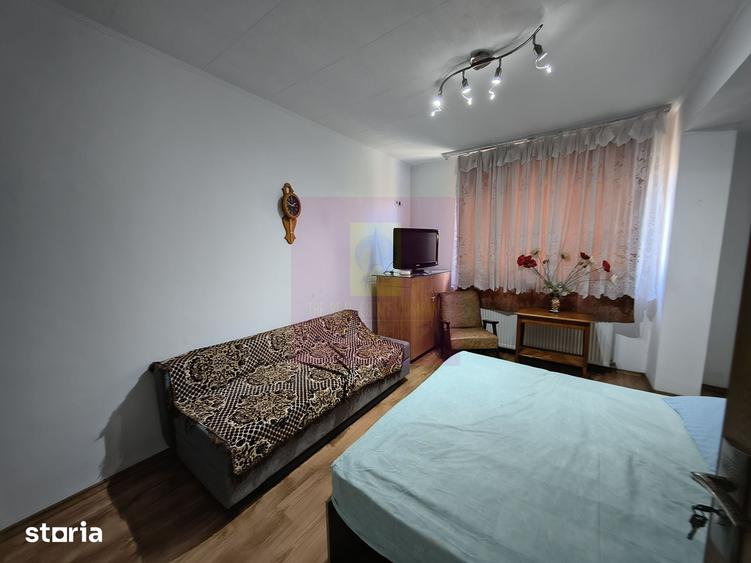 Casă cu 7 camere cu Teren 280 Mp în Rahova