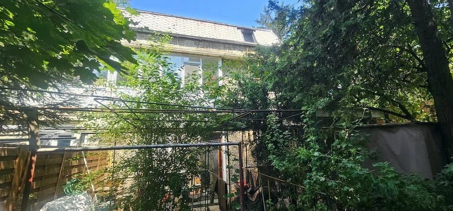 Casă cu Teren 365 Mp în Central