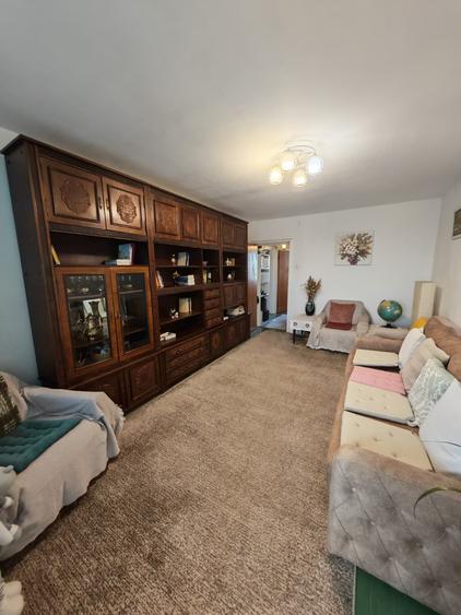 Apartament cu 3 camere decomandat în Brâncoveanu