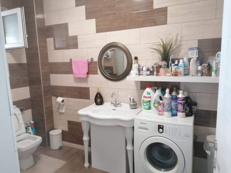 Casă individuală cu 4 camere cu Canalizare în Lumina