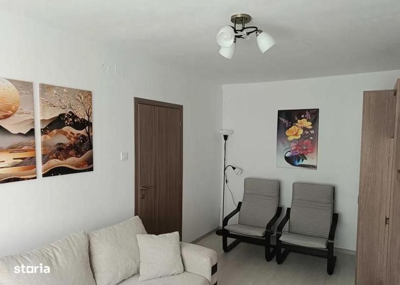 Apartament cu 3 camere decomandat în Roșia