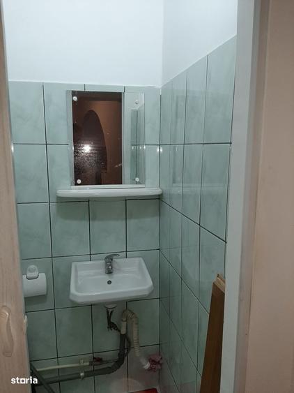Apartament cu 3 camere semidecomandat în Micro 16