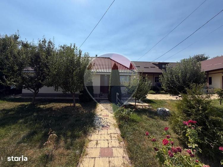 Casă cu 4 camere în Tătărăști