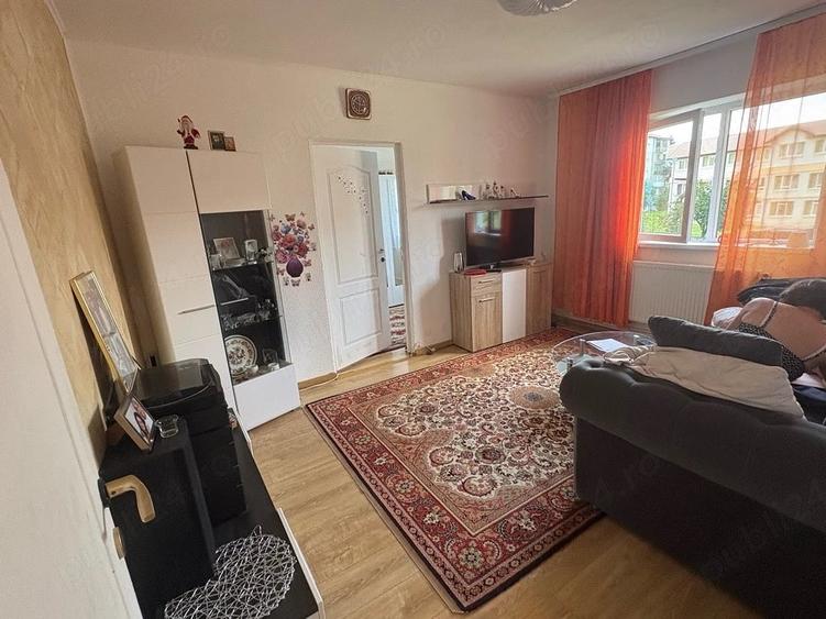 Apartament cu 3 camere semidecomandat în Hipodrom 2