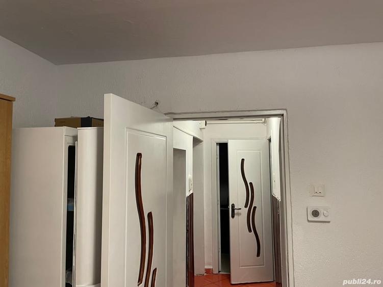 Apartament cu 3 camere semidecomandat în Mureșeni