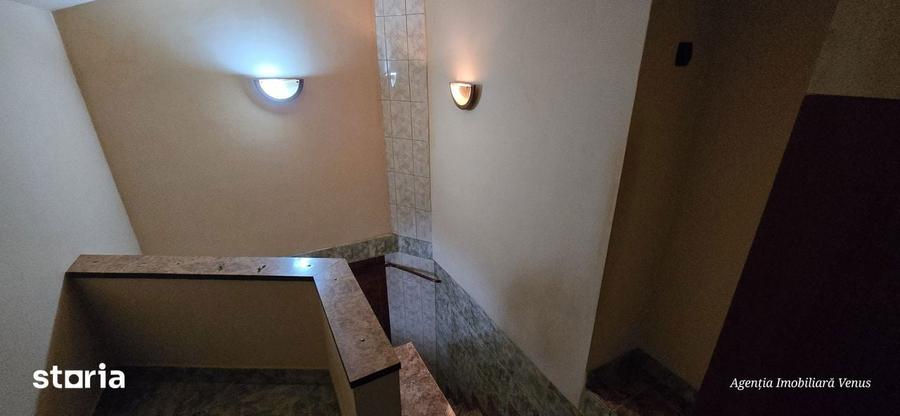 Apartament cu 4 camere decomandat în Central
