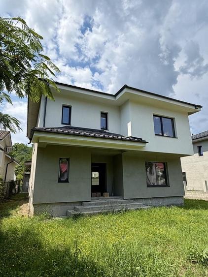 Casă cu 4 camere în Valea