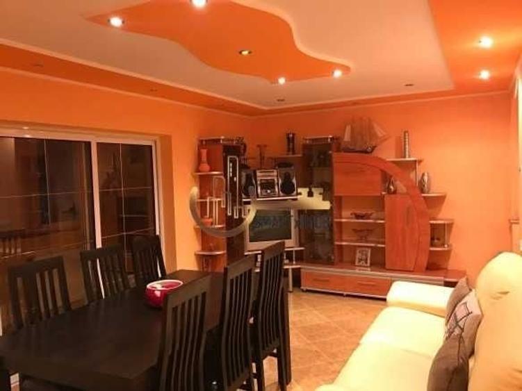 Apartament cu 4 camere decomandat în Central