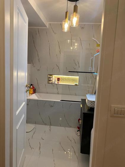 Apartament cu 3 camere semidecomandat în Crângași