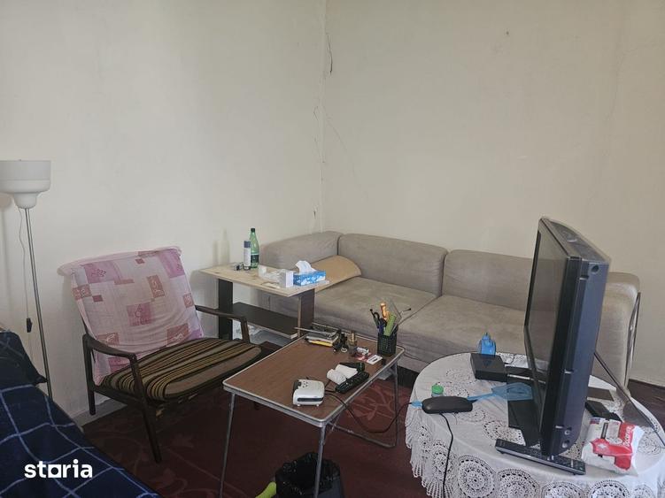 Casă cu Teren 1000 Mp în Stâlpeni