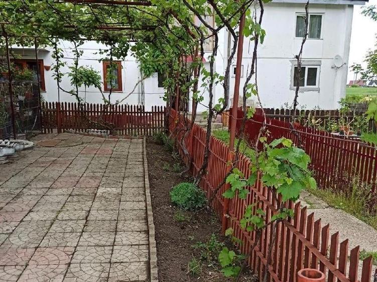Apartament cu 2 camere decomandat în Ilișești