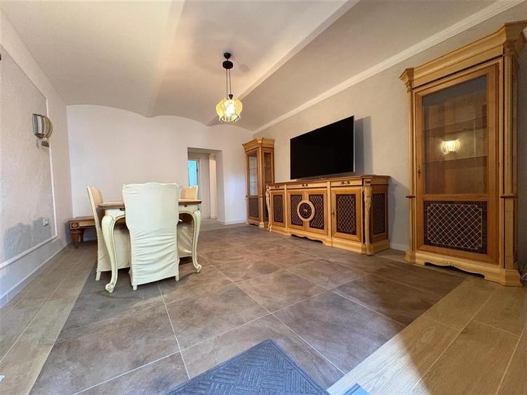 Apartament cu 3 camere decomandat în P-ța Maria