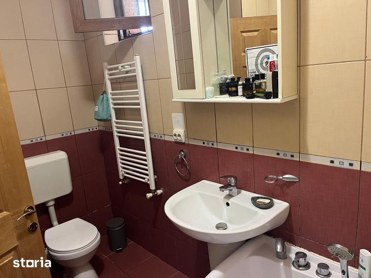 Apartament cu 3 camere decomandat în Dămăroaia