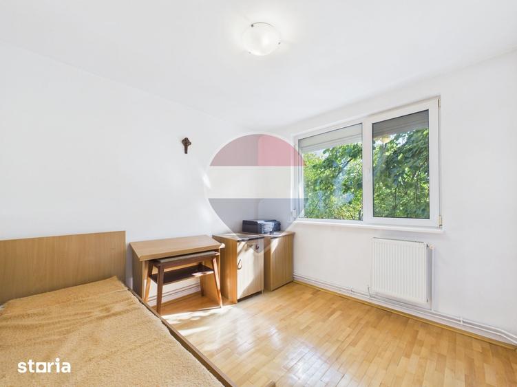 Apartament cu 3 camere decomandat în Titan