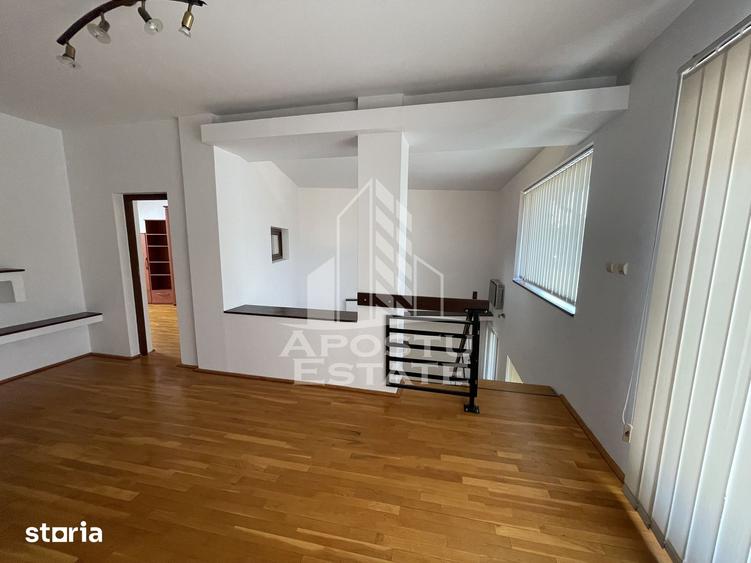 Casă cu 5 camere cu Teren 400 Mp în Lipovei
