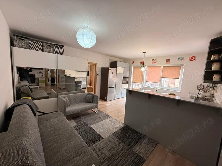 Apartament cu 3 camere semidecomandat în Florești