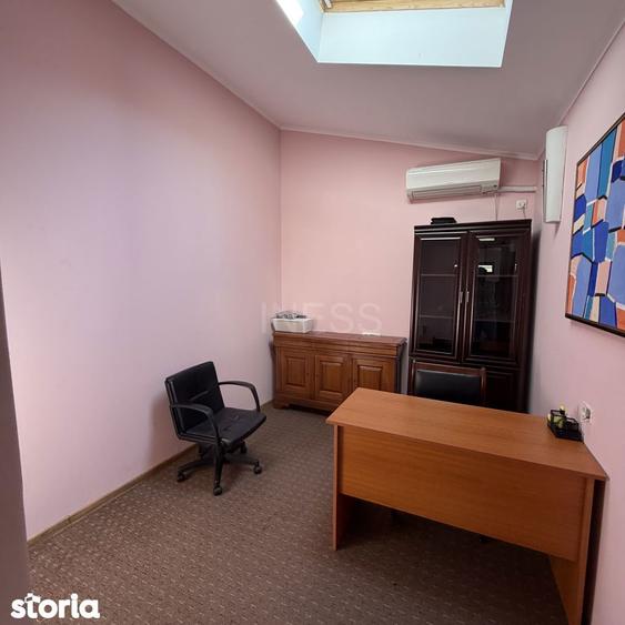 Casă cu 5 camere cu Teren 200 Mp în Centrul Civic