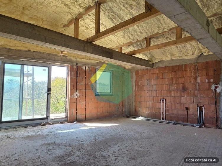 Casă cu 5 camere cu Canalizare în Est