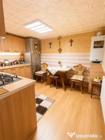 Casă cu 6 camere cu Teren 250 Mp în Central