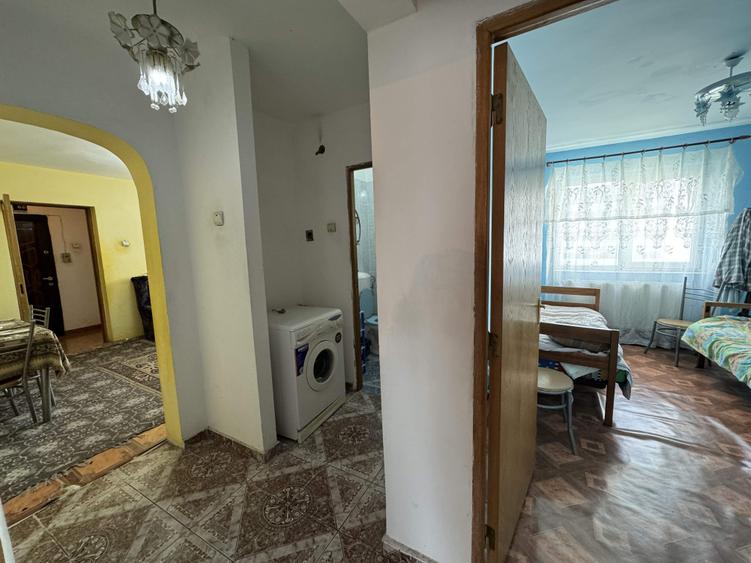 Apartament cu 3 camere semidecomandat în Zahana