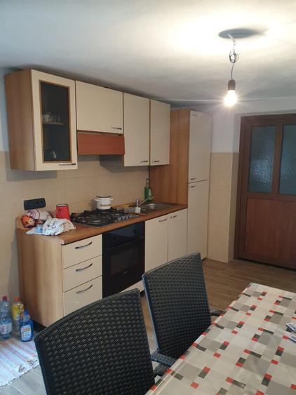 Casă cu 4 camere decomandat în Central