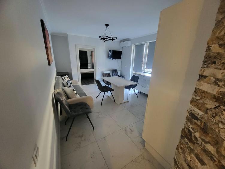 Apartament cu 2 camere semidecomandat în Florești