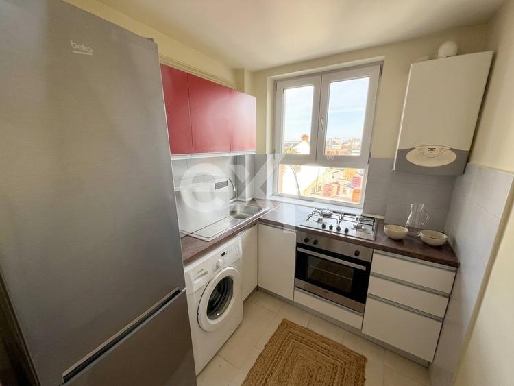 Apartament cu 3 camere decomandat, mobilat în Central