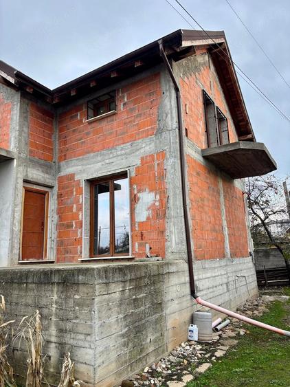 Casă cu Teren 700 Mp în Central
