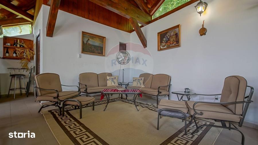Casă cu 6 camere cu Teren 530 Mp în Dârste