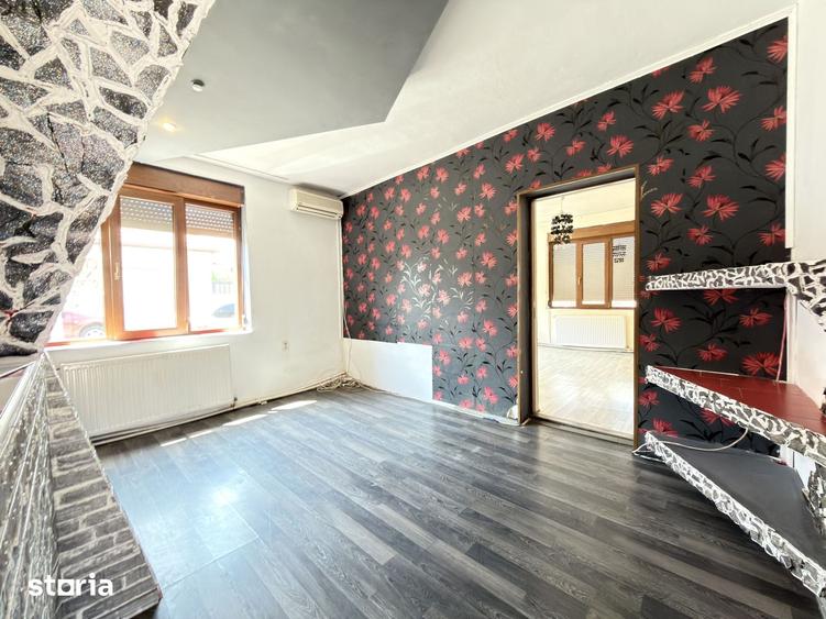 Casă cu 6 camere cu Teren 479 Mp în Crișan