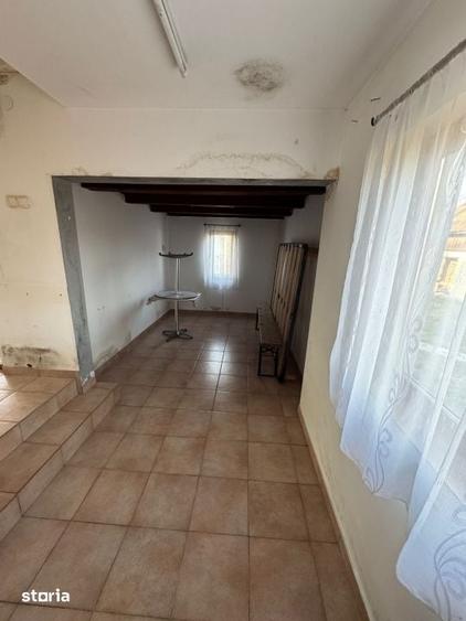 Casă cu 3 camere cu Teren 2500 Mp în Groși