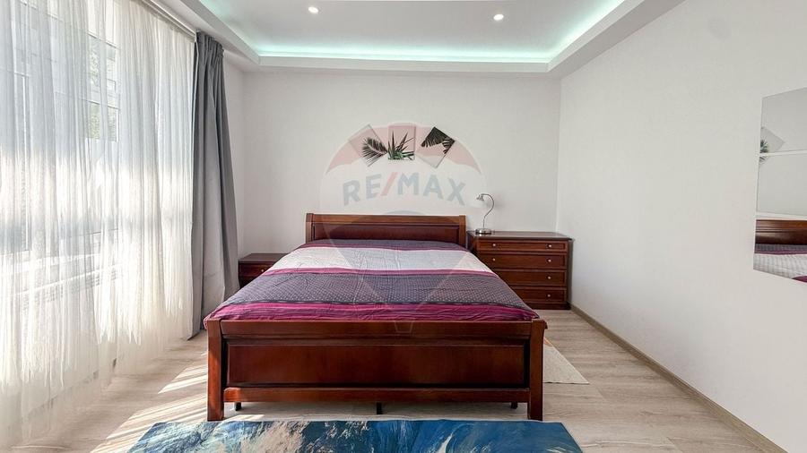 Apartament cu 3 camere decomandat, mobilat în Calea Victoriei