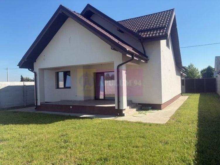 Casă cu 5 camere în Domnești