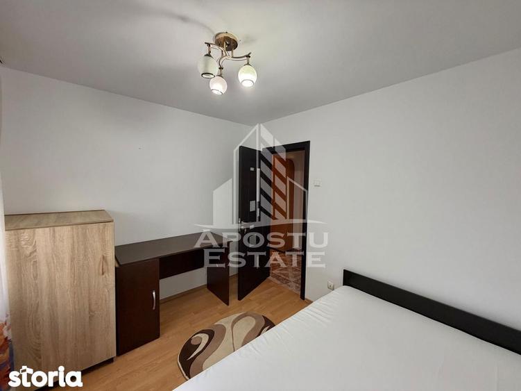 Apartament cu 3 camere, mobilat în Lipovei