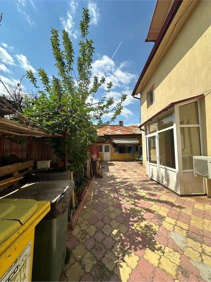 Casă cu 2 camere cu Teren 200 Mp în Central