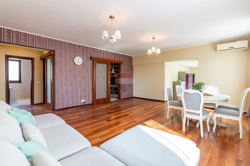 Apartament cu 3 camere semidecomandat, mobilat în Sisești