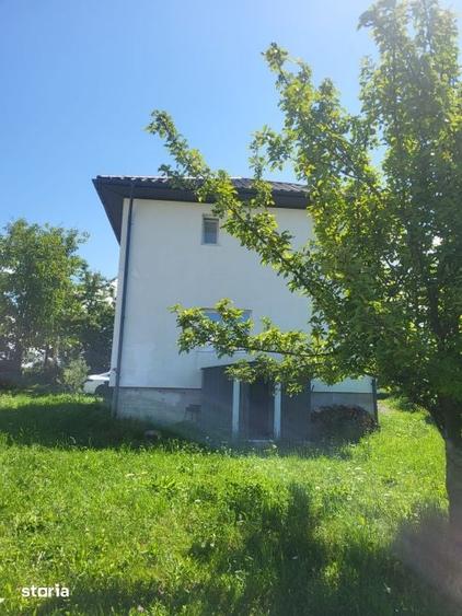 Casă cu 3 camere cu Teren 700 Mp în Groși
