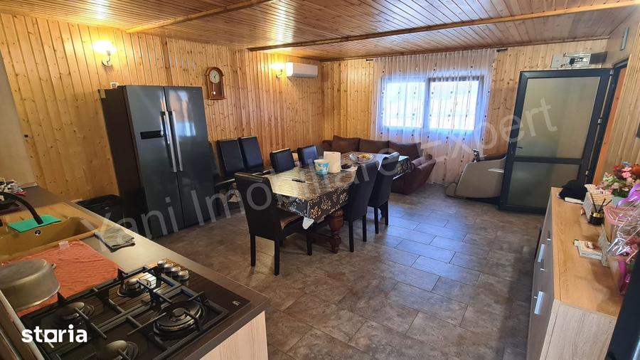 Casă cu 3 camere cu Teren 900 Mp în Central