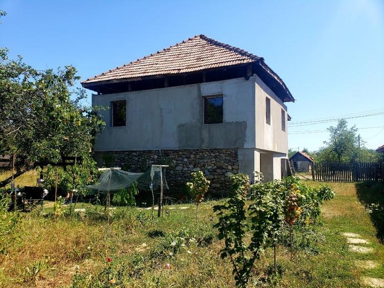 Casă individuală cu 3 camere cu Canalizare în Voiteștii din Vale