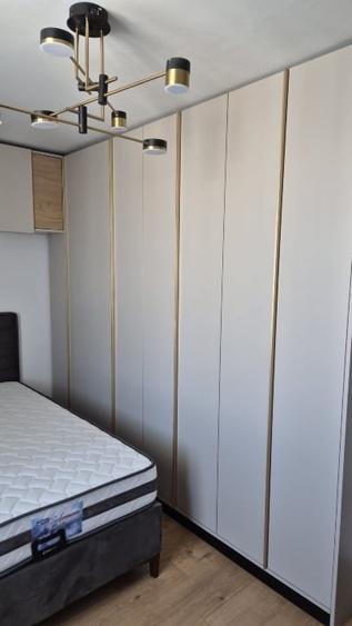 Apartament cu 3 camere semidecomandat, mobilat în Colentina